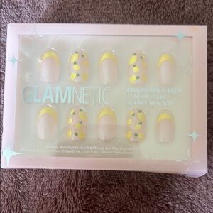 Glamnetic nails